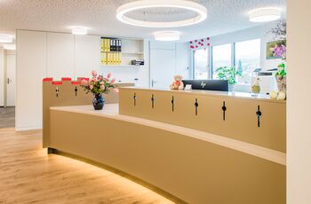 Empfang der Kinder- und Jugendarztpraxis: Burgpraxis Thun